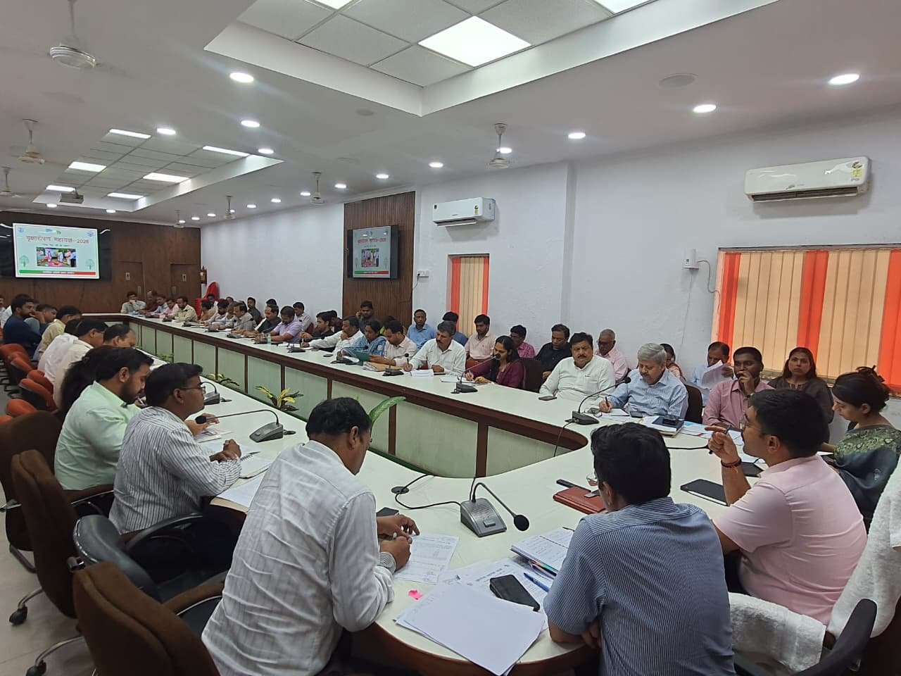 Agra District Magistrate Manish Bansal chairs a review meeting on the Mega Tree Plantation Campaign 2026 at the Collectorate auditorium with senior district officials.