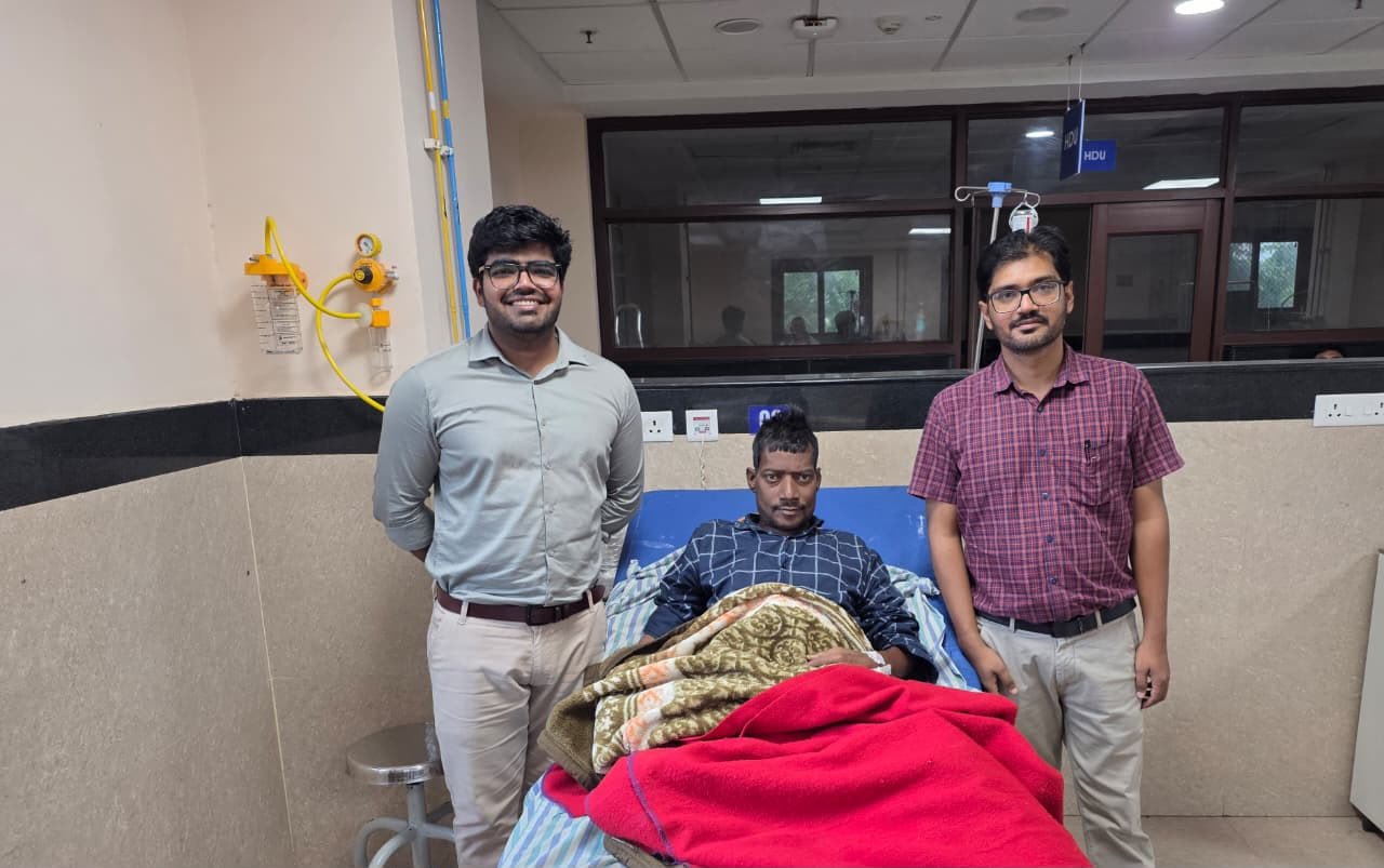 Doctors at SN Medical College Agra after successfully performing a complex TIPSS procedure that saved the life of a 32-year-old liver disease patient.