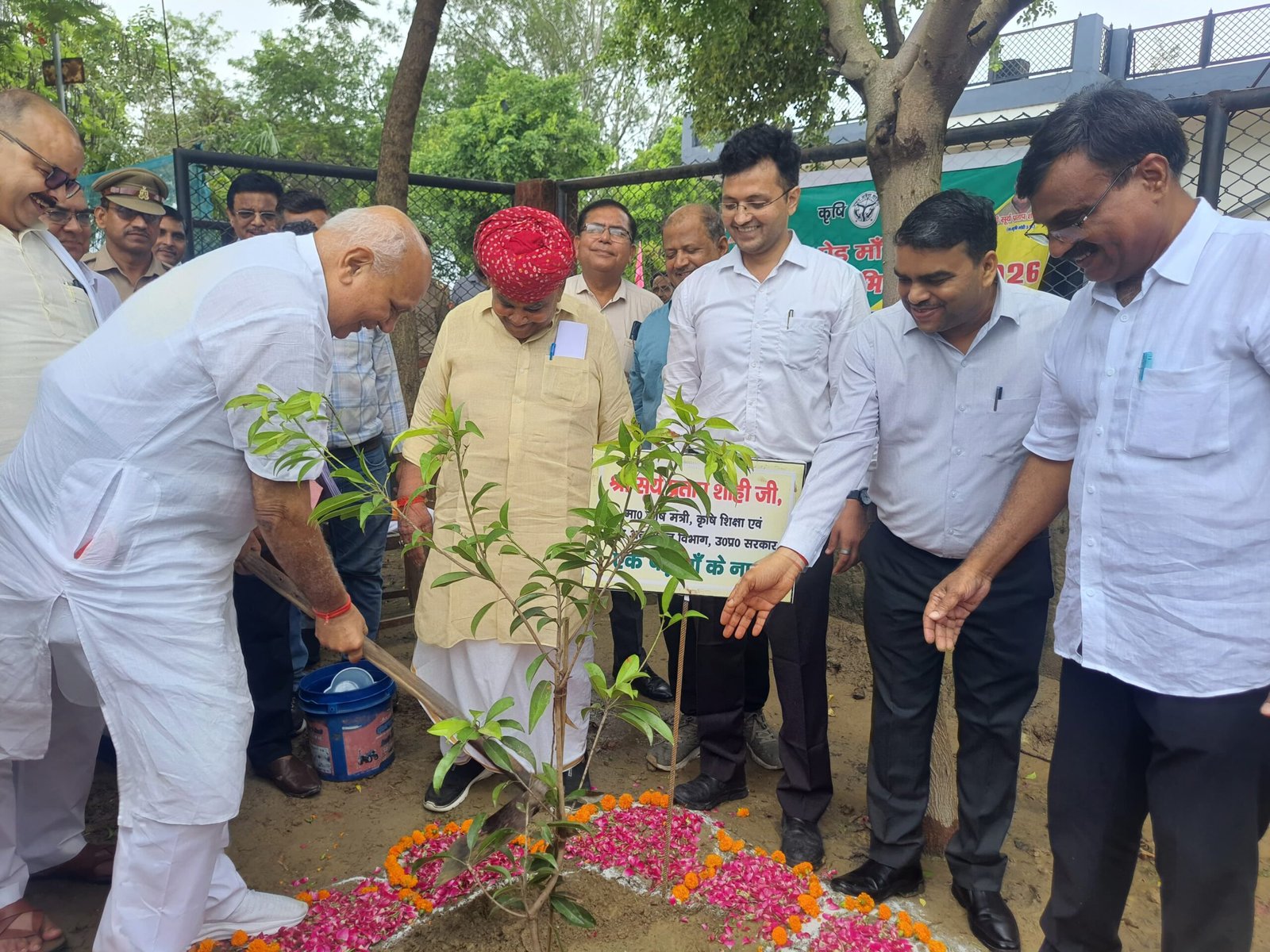 Uttar Pradesh Agriculture Minister Surya Pratap Shahi addressing farmers during the Khet Bachao Abhiyan, Oilseed Fair and Farmers' Interaction Program at RBS Engineering College, Bichpuri, Agra.