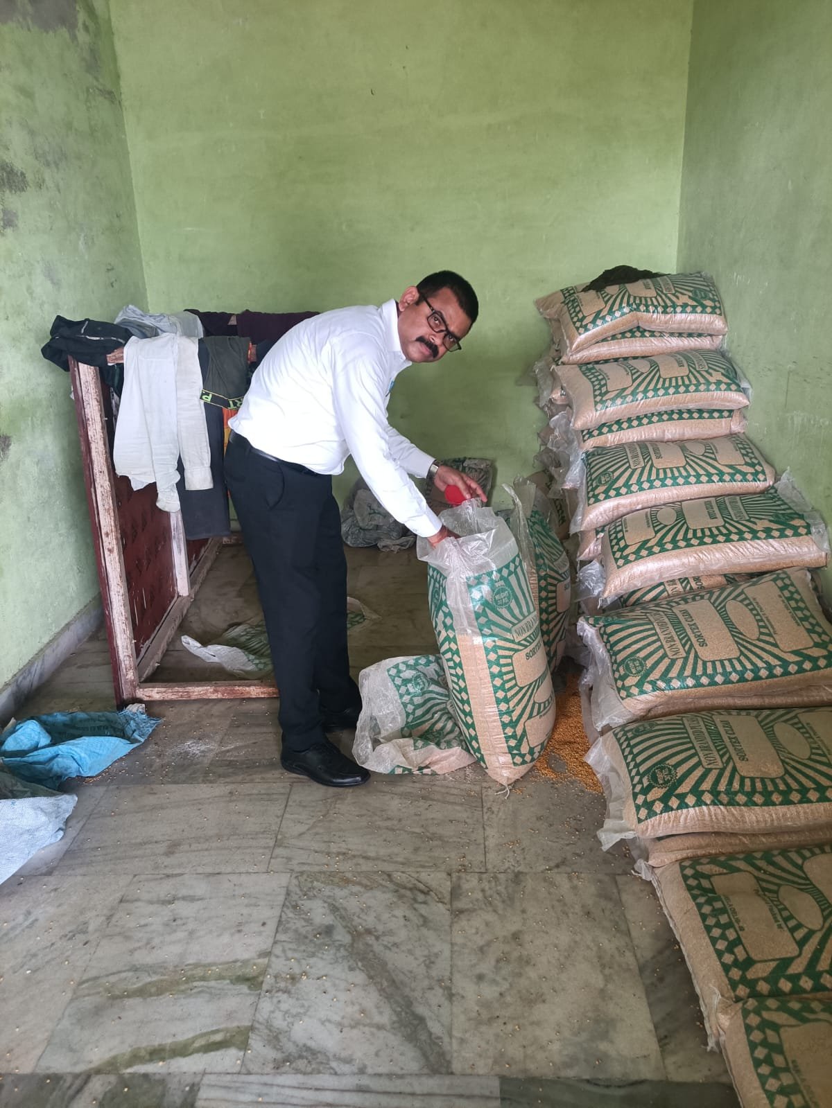 Food Safety Department officials inspecting and seizing 1,755 kg of Khesari dal stored in a locked warehouse at Nagla Ghuraila village in Agra.