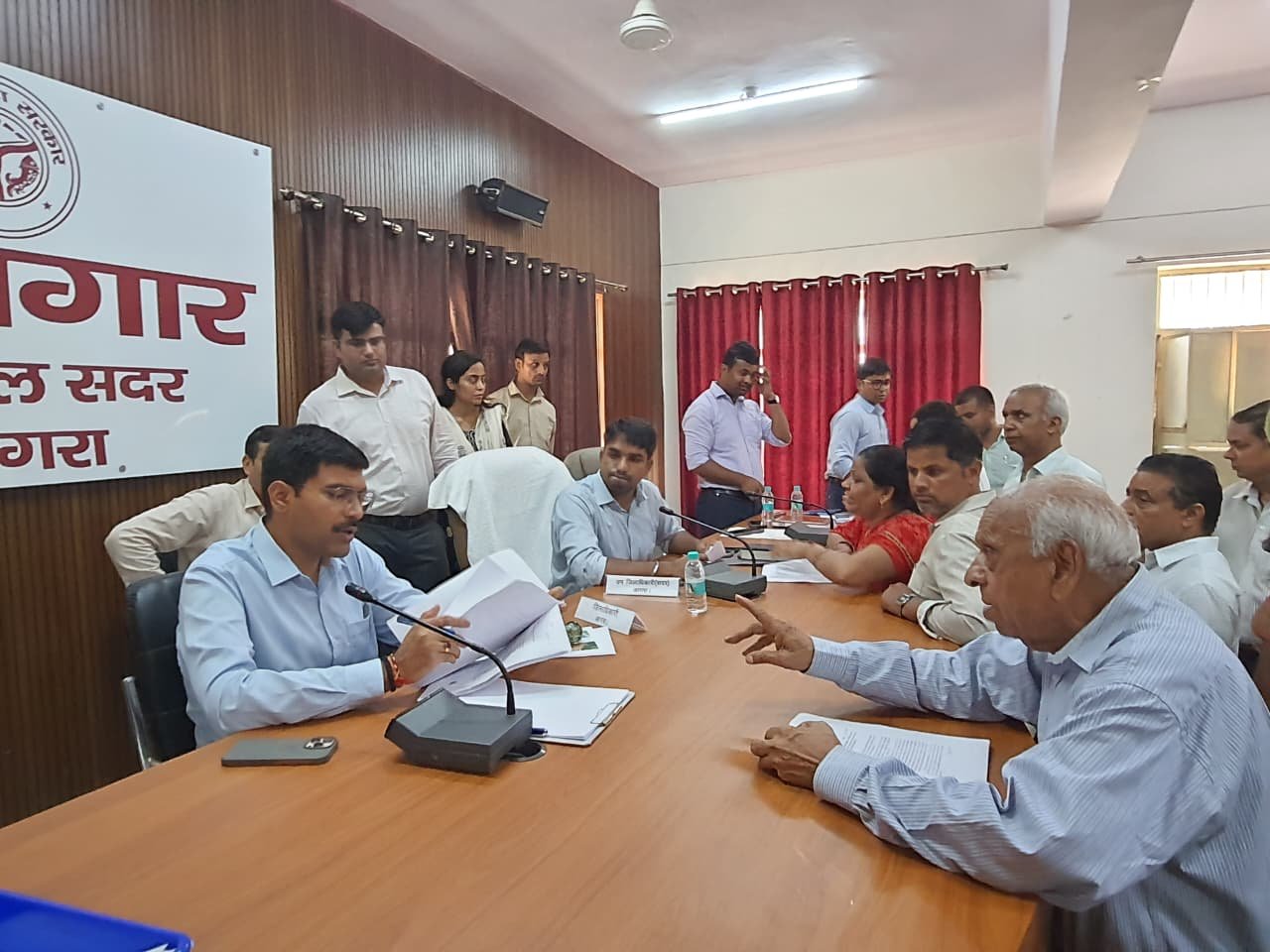 District officials hearing public grievances during Sampoorna Samadhan Diwas at Sadar Tehsil in Agra.