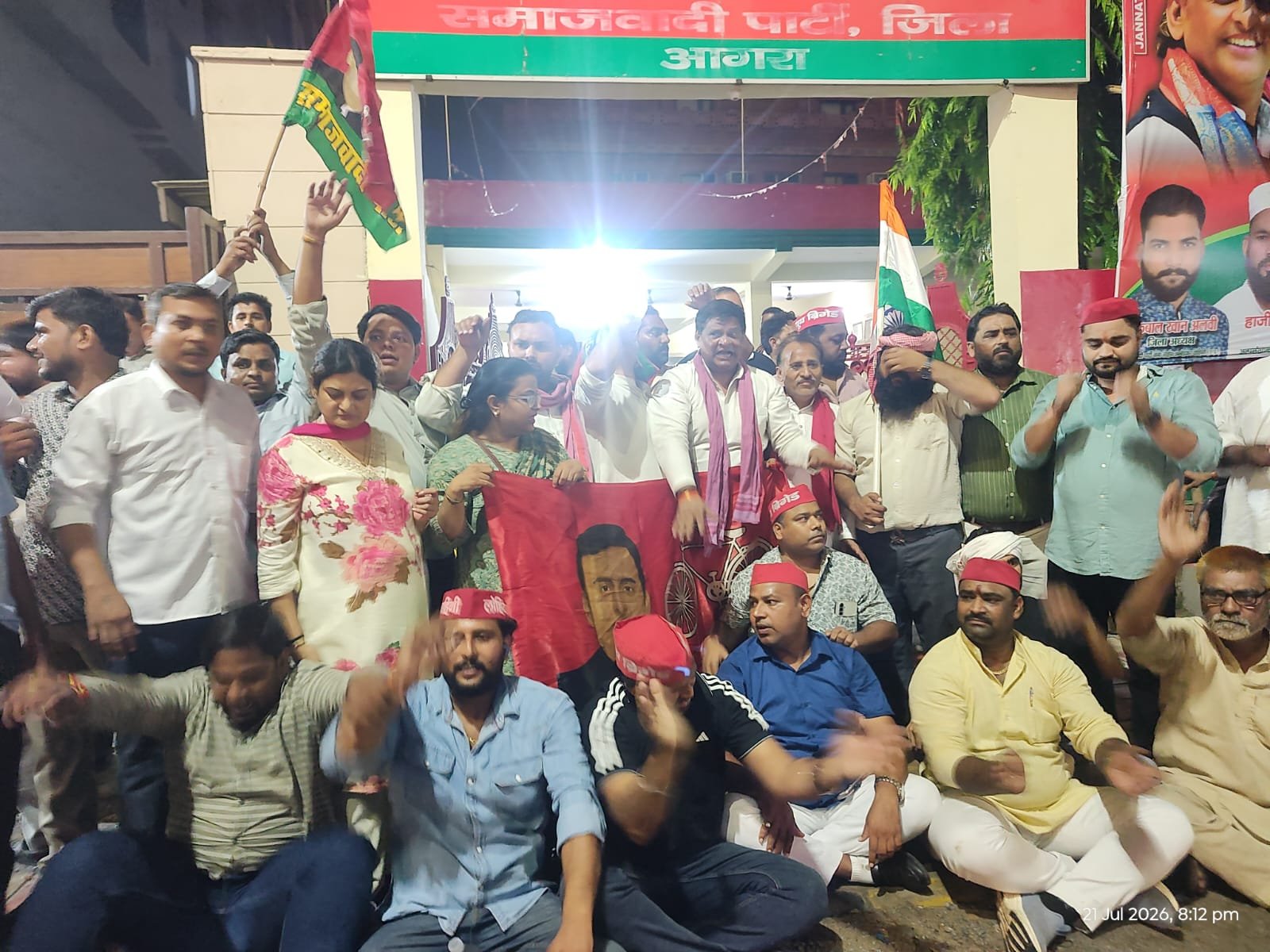 Samajwadi Party workers stage a protest in Agra after the detention of party chief Akhilesh Yadav, blocking the road and raising slogans against the government.