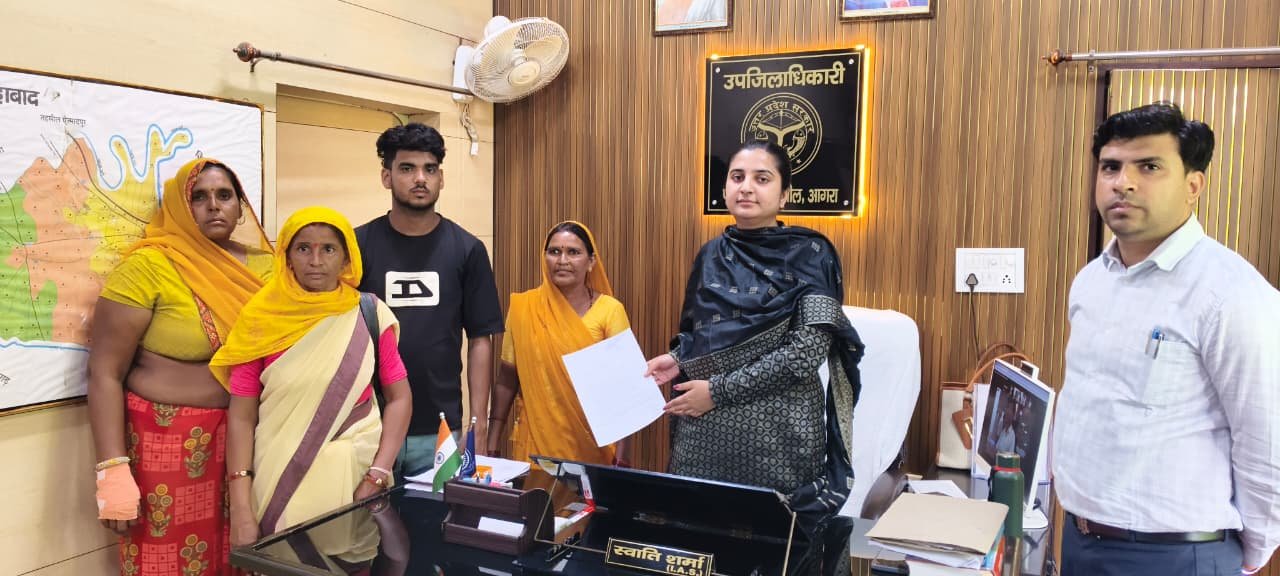 Fatehabad CHC in Agra where a complaint alleging illegal money demand and misconduct during a delivery case was reported.
