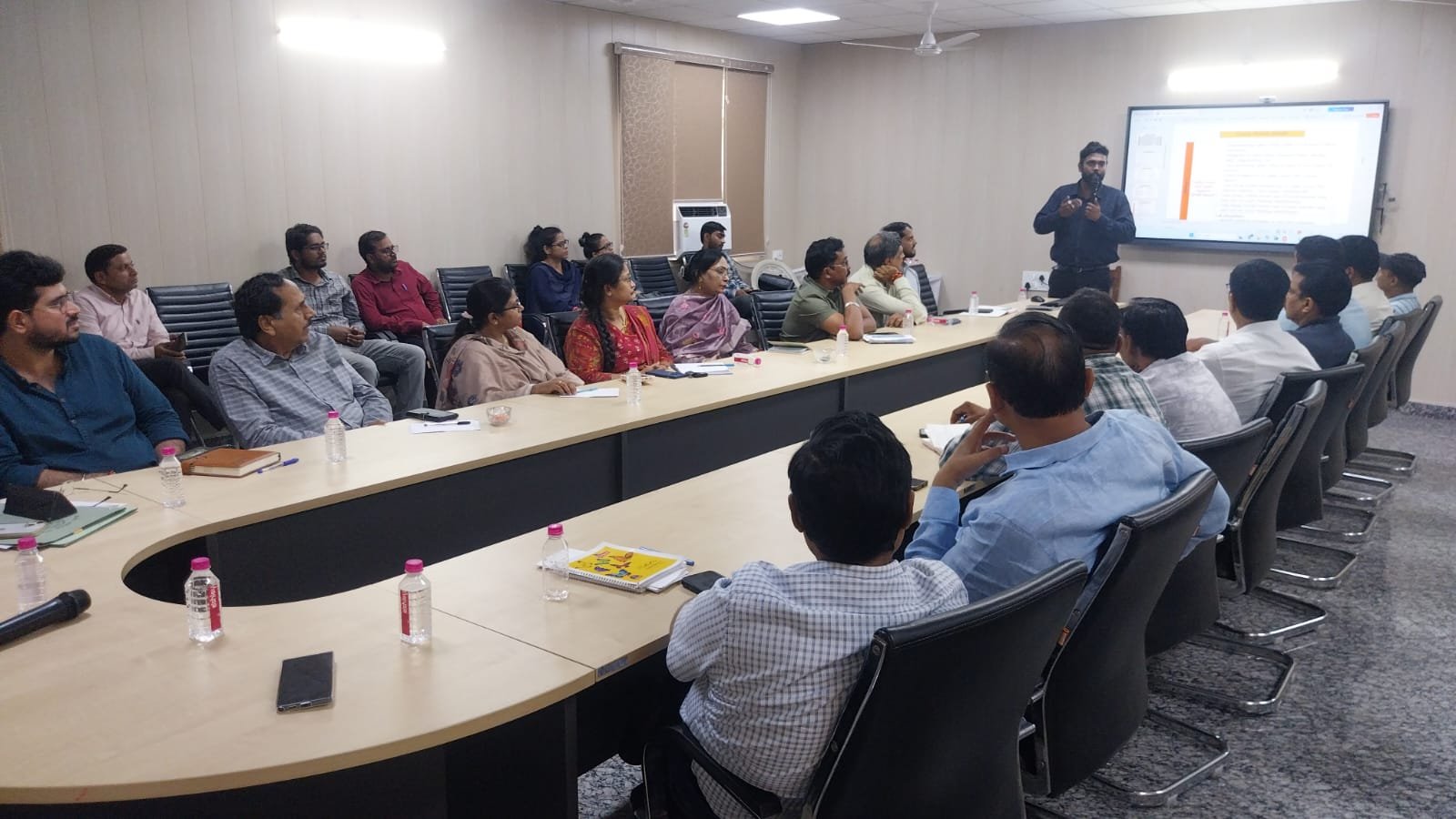 Vice Chancellor Prof. Ashu Rani addresses principals and faculty during the launch of Cyber Security and AI for All vocational courses at Dr. Bhimrao Ambedkar University, Agra.