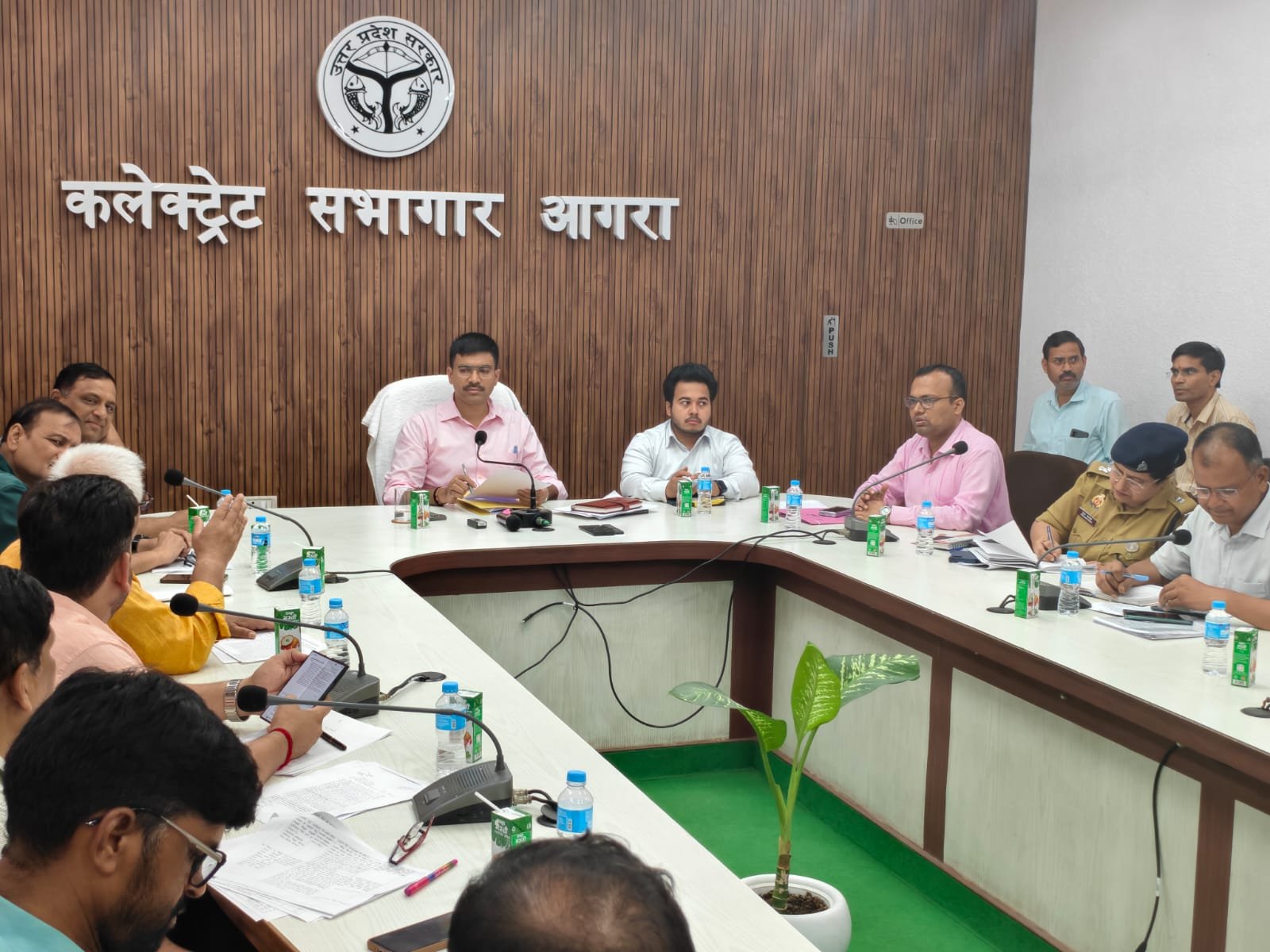 District Magistrate Manish Bansal chairs Industry Bandhu Committee meeting in Agra to address industrial issues.