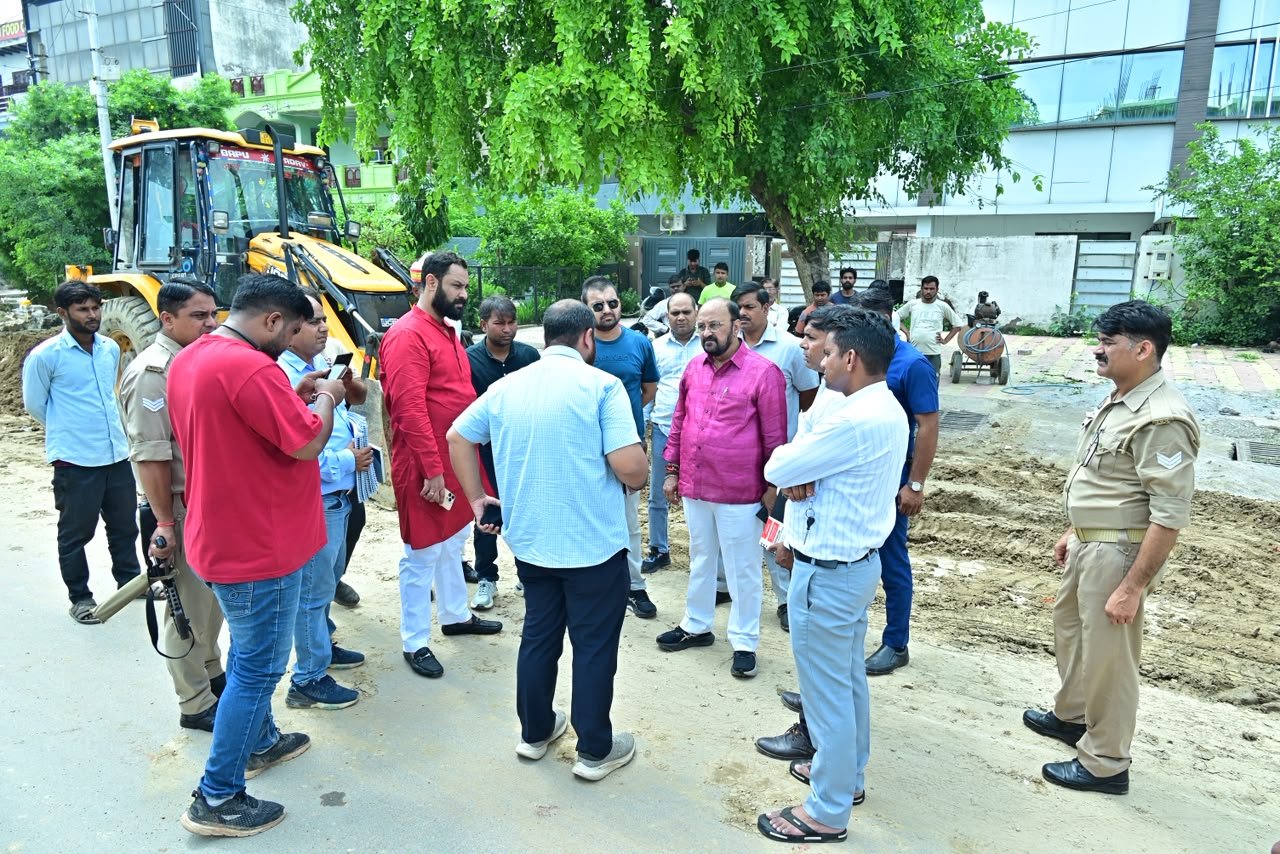 Higher Education Minister Yogendra Upadhyay inspecting development works in Agra