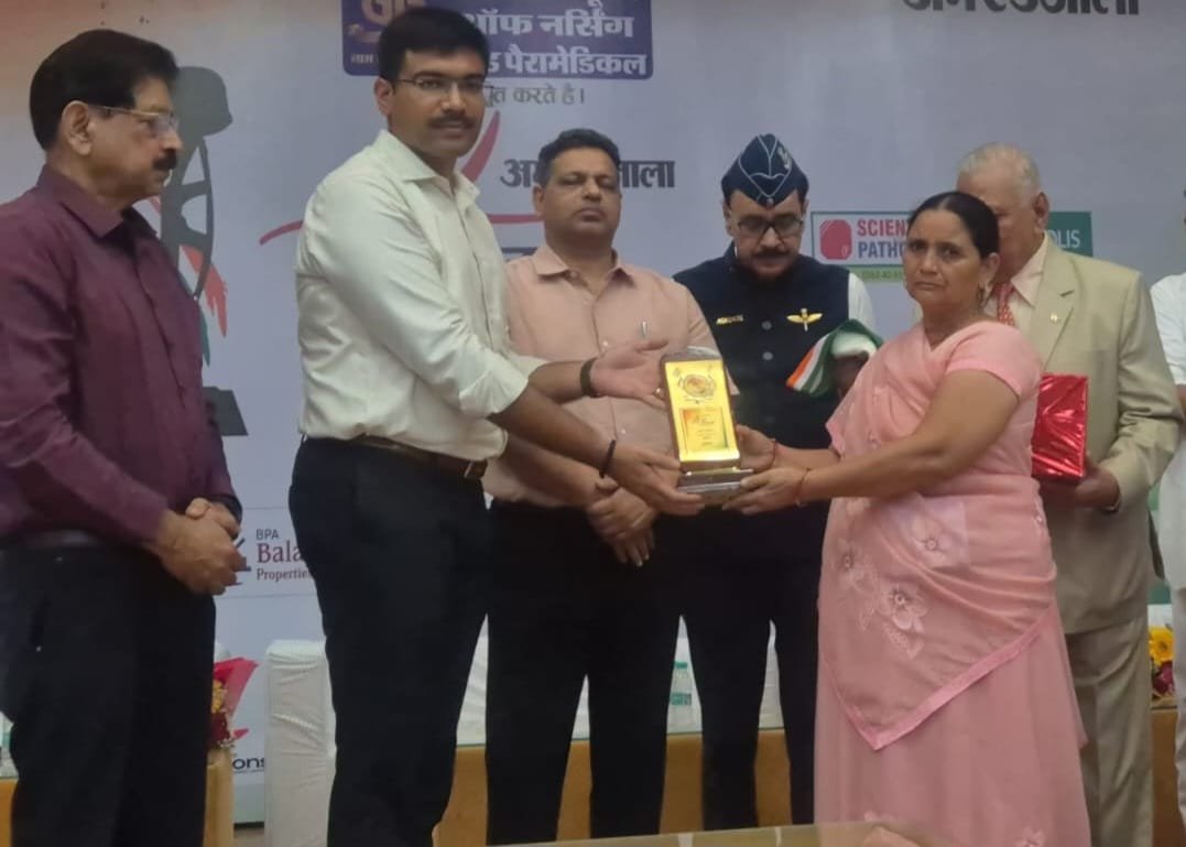 DM Manish Bansal honoring Veerangana and Shaheed families in Agra
