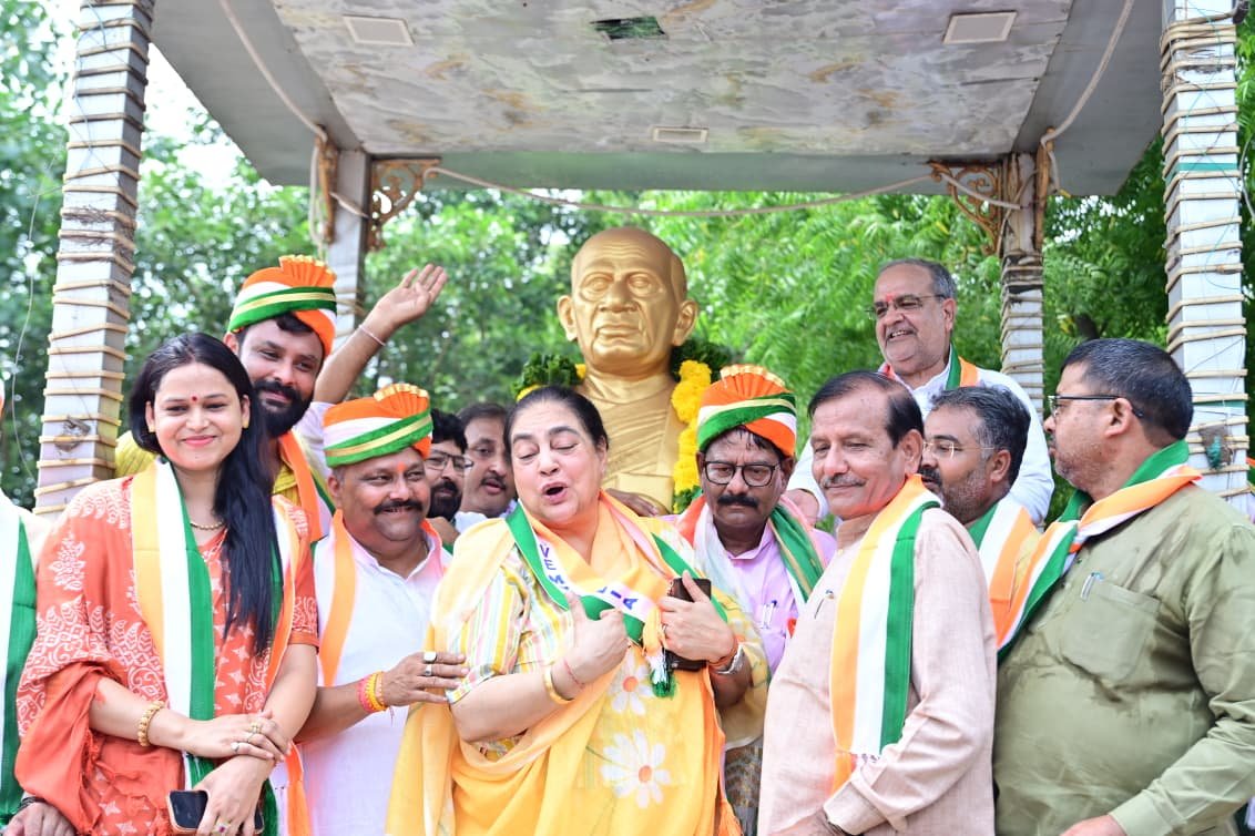 BJP Agra Tiranga Yatra with Bhupendra Chaudhary and thousands of participants