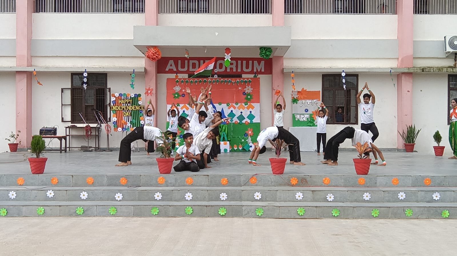 Students performing at Police Modern School Agra on Independence Day