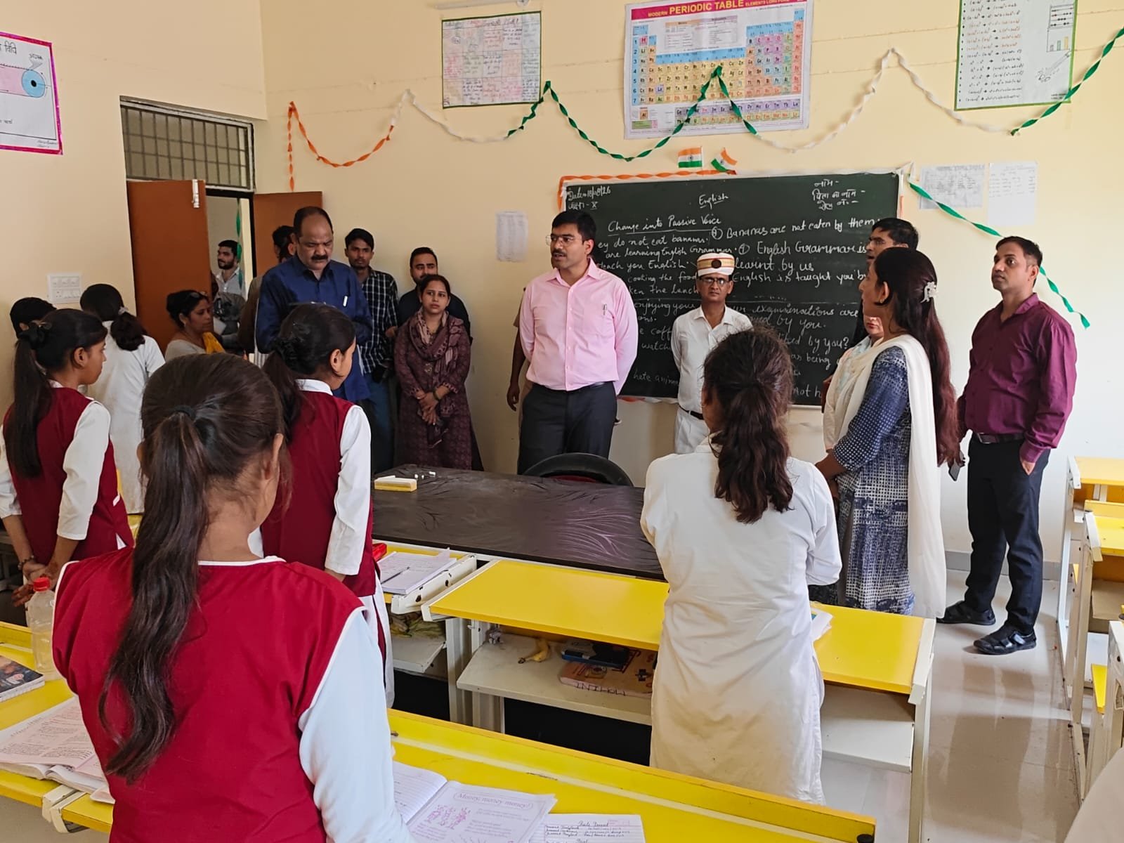 DM Manish Bansal Inspects Kasturba Gandhi Residential Girls School in Agra