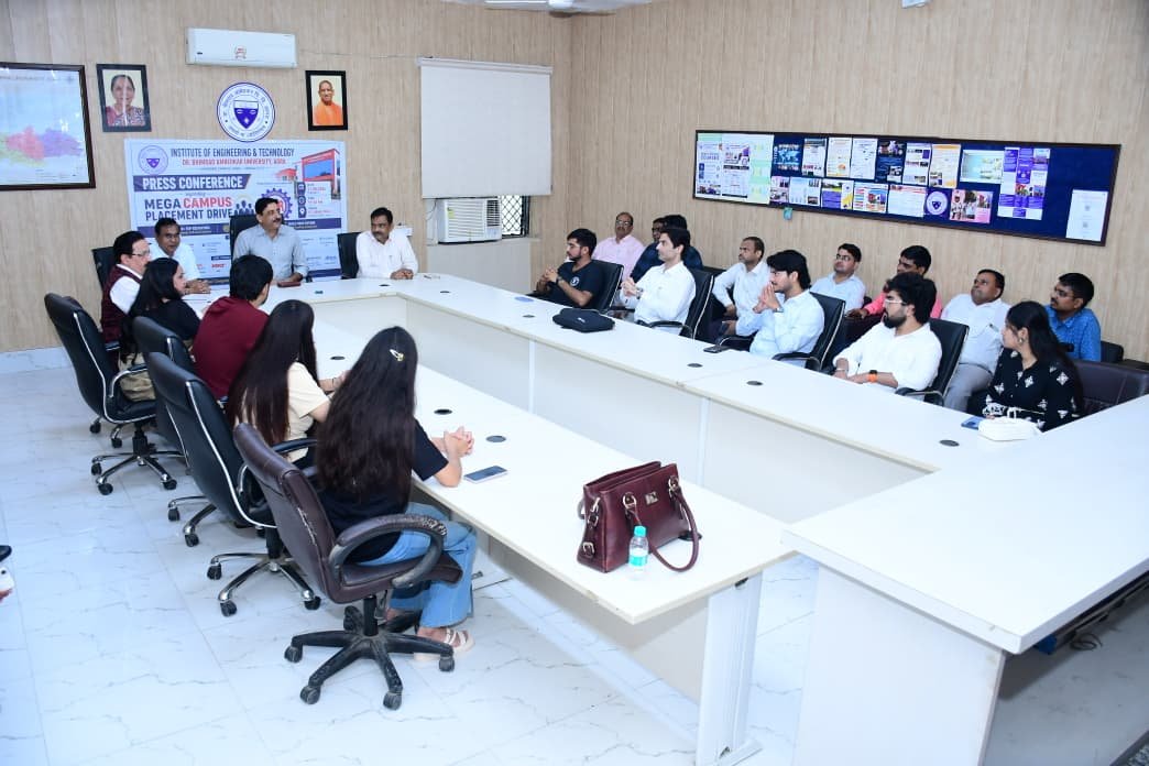 Students participating in Mega Campus Placement Drive 2026 at IET Khandari Agra