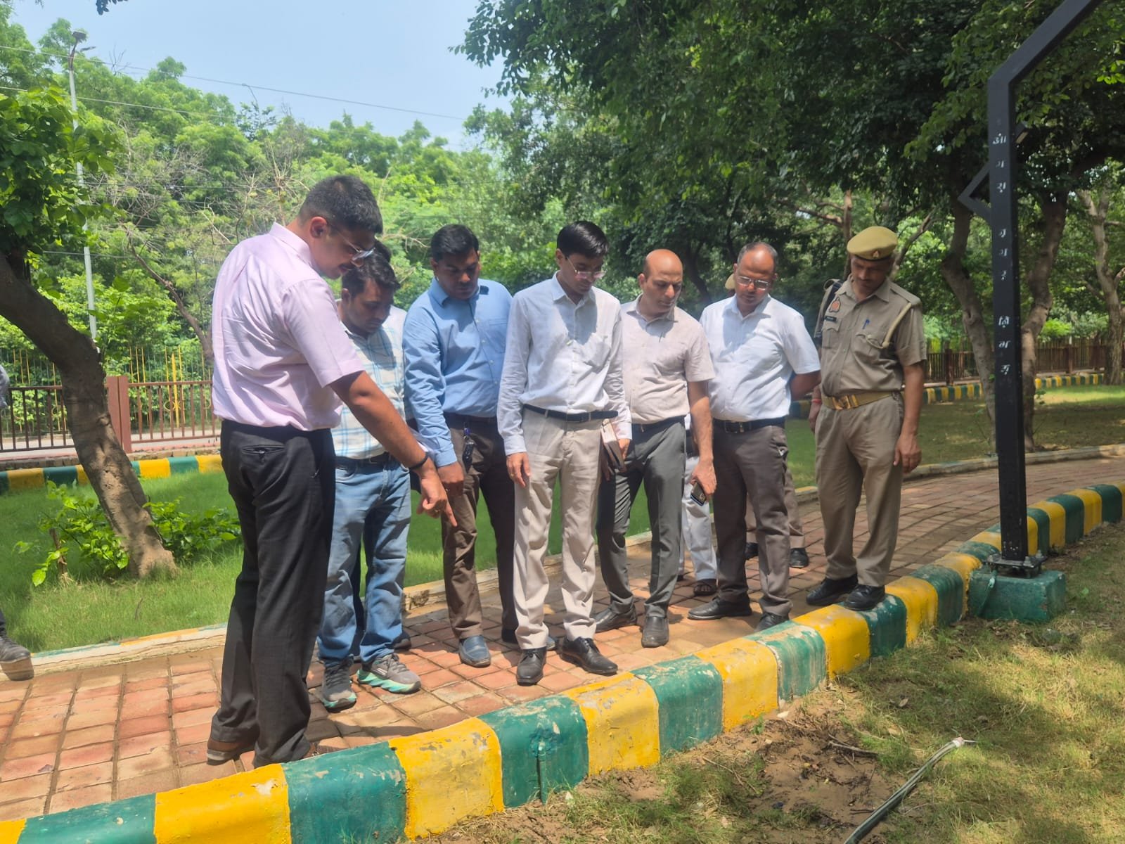 Agra District Magistrate Manish Bansal inspecting development work at Paliwal Park