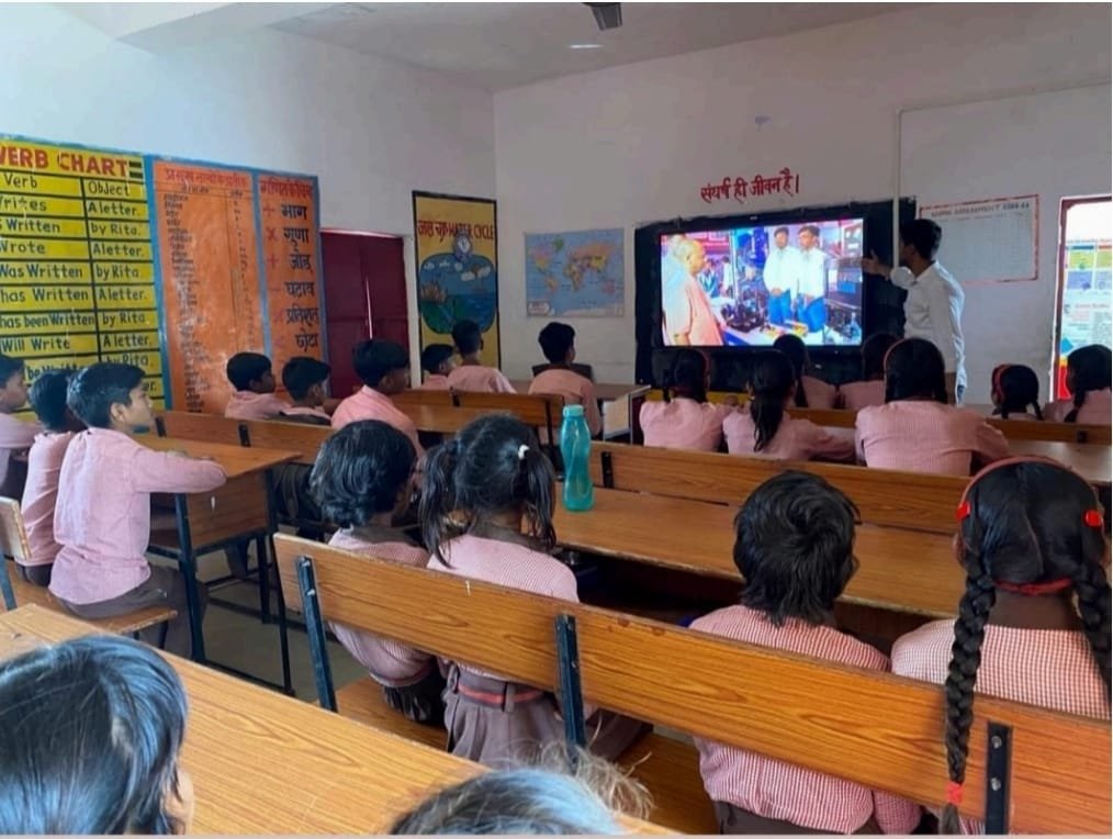 PM SHRI School Chitaura Agra students during digital education and innovative learning activities