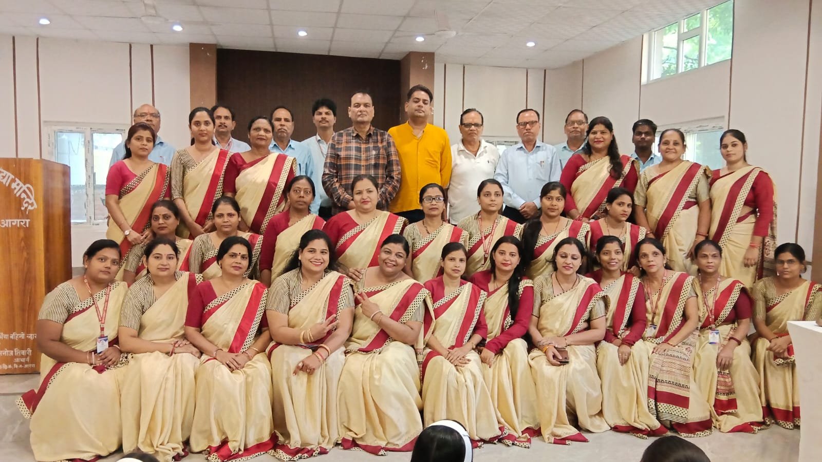 Teachers and meritorious students honored at Guru Vandan Chhatra Abhinandan program in Agra