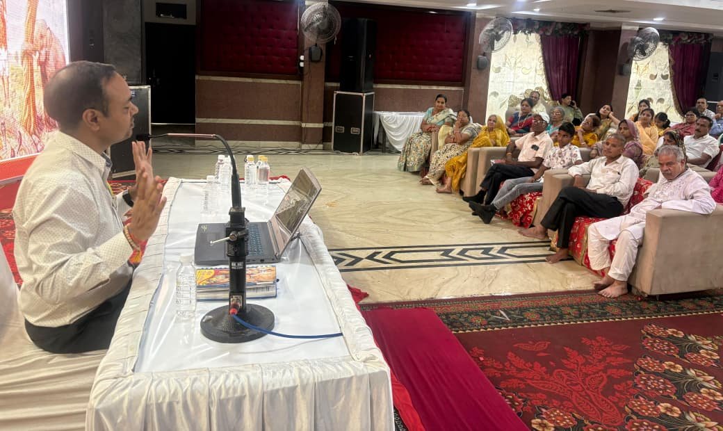 Agra Gita Seminar 2026 with hundreds of participants learning life management through Bhagavad Gita