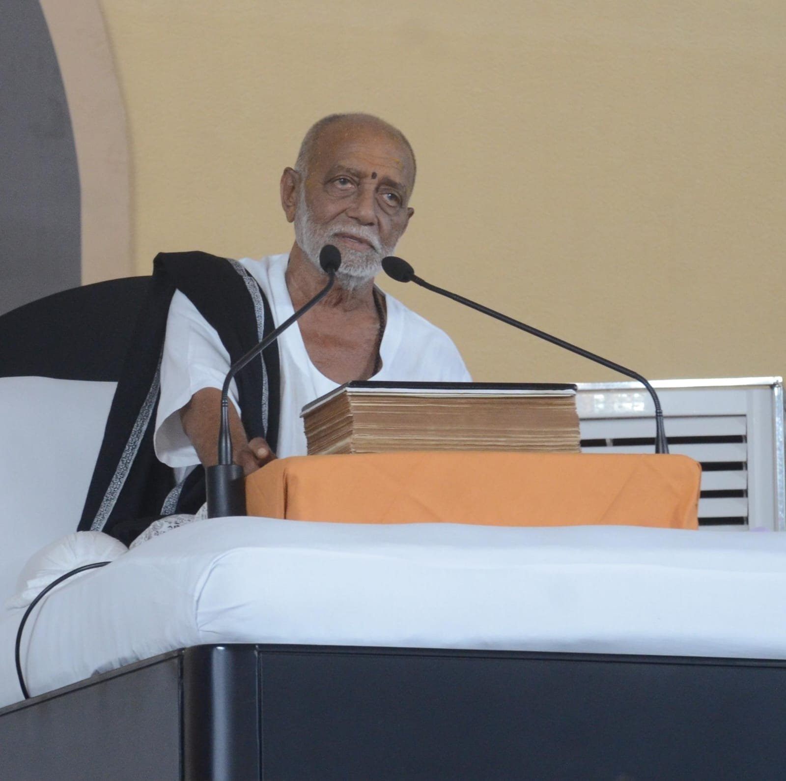 Morari Bapu during Ram Katha as devotees chant Radhe Radhe