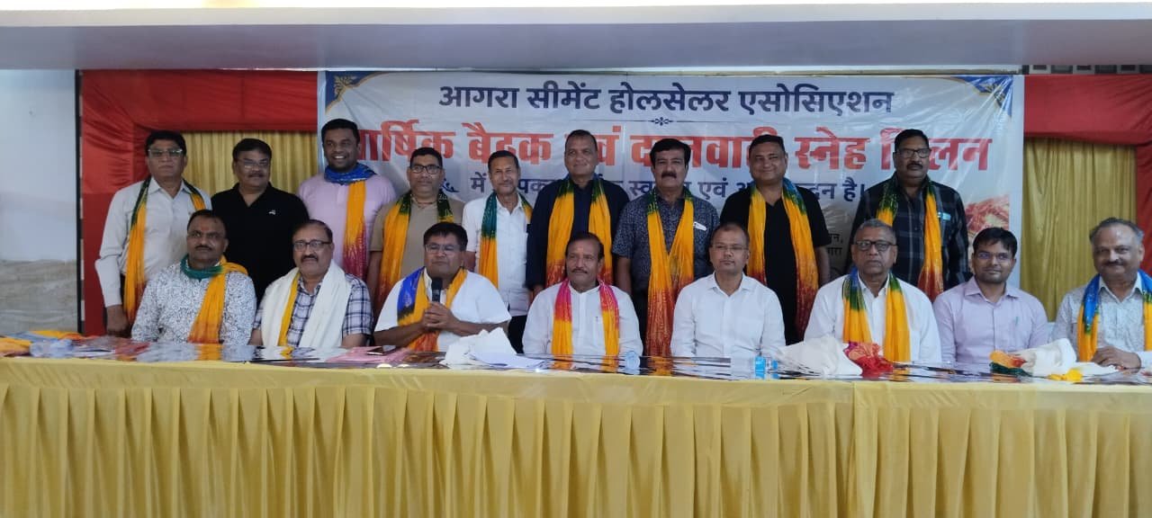 Cement traders meeting and demanding better facilities at Kuberpur Railway Station after cement racks were stopped at Yamuna Bridge