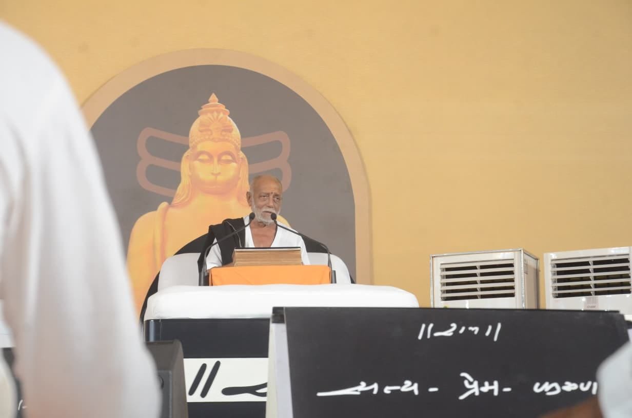 Morari Bapu narrating Ram Katha during Ram Sita Vivah episode