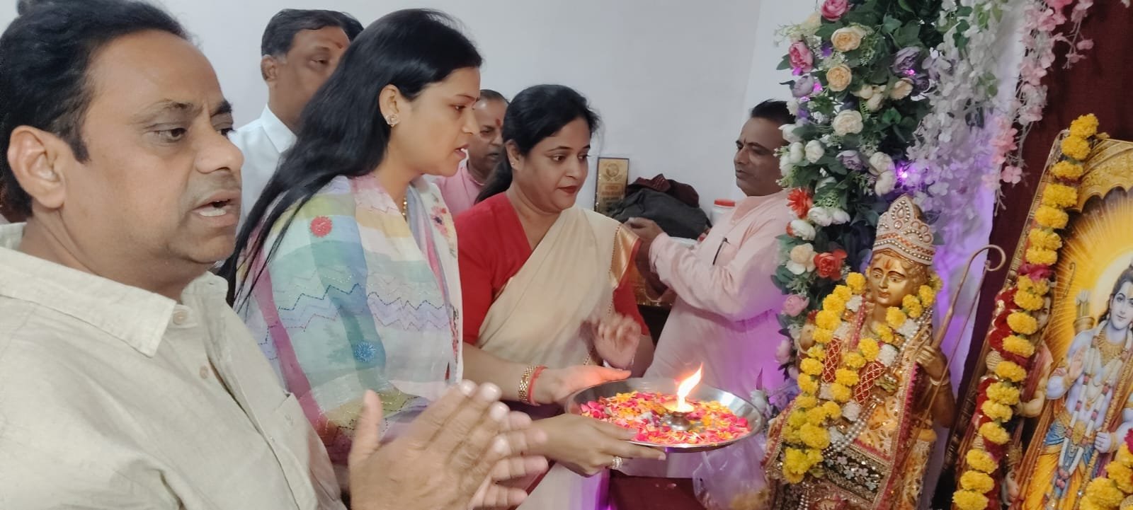 Manju Bhadauria performs Maha Aarti at Janakpuri Mahotsav central office