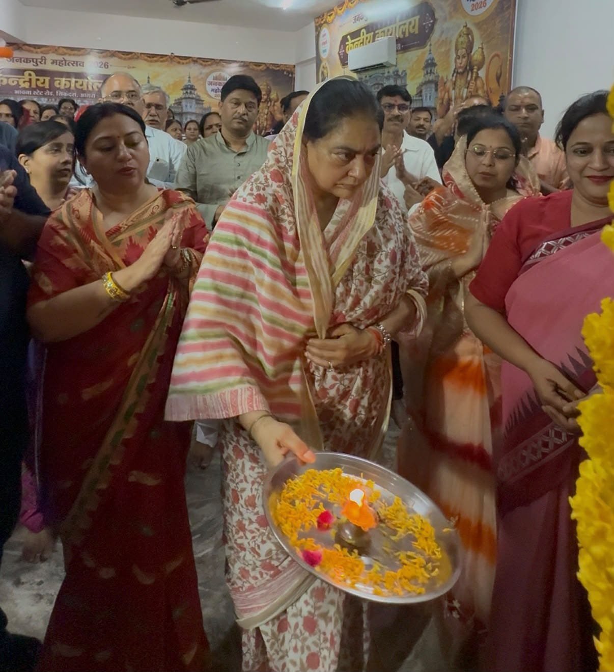 Rani Pakshalika Singh Bhadaur performing Maha Aarti at Janakpuri Mahotsav