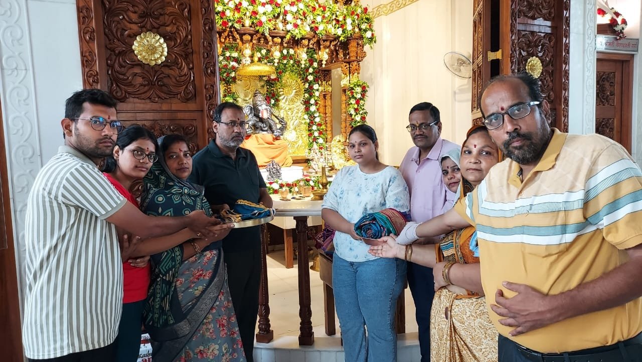 Children visiting Shri Varad Vallabha Mahaganpati Temple on Anant Chaturdashi
