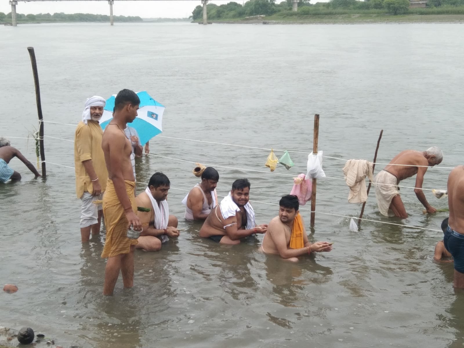 Devotees performing Pitru Tarpan in Yamuna River during Pitru Paksha