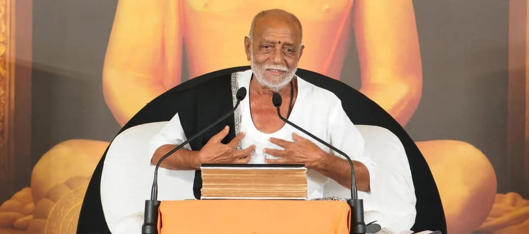 Morari Bapu narrating Ram Katha