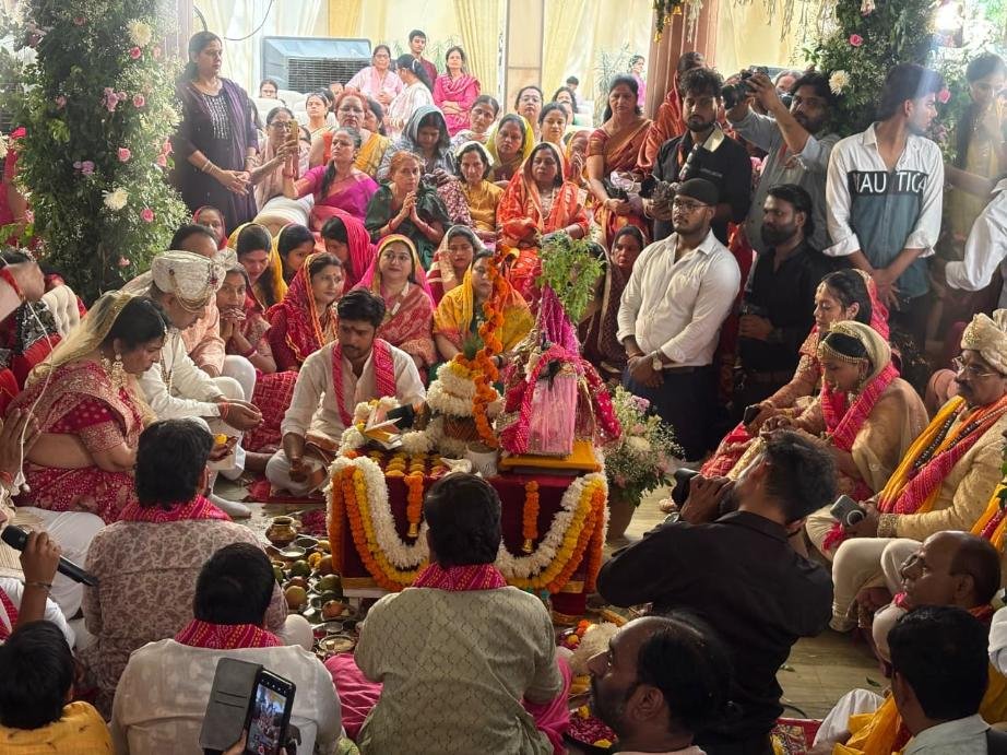 Tulsi Shaligram Vivah ceremony at Janakpuri Mahotsav in Agra with devotees and women singing traditional wedding songs