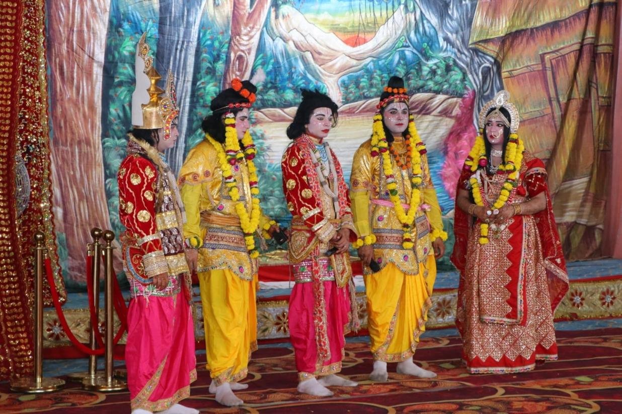 Bharat Milap scene depicting Lord Ram and Bharat during Shri Ramleela Mahotsav 2026 in Agra, Uttar Pradesh.