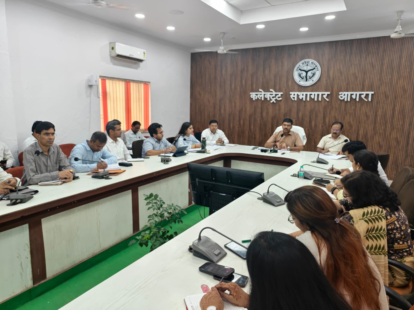 Agra voter registration campaign for eligible youth at schools, colleges and universities.