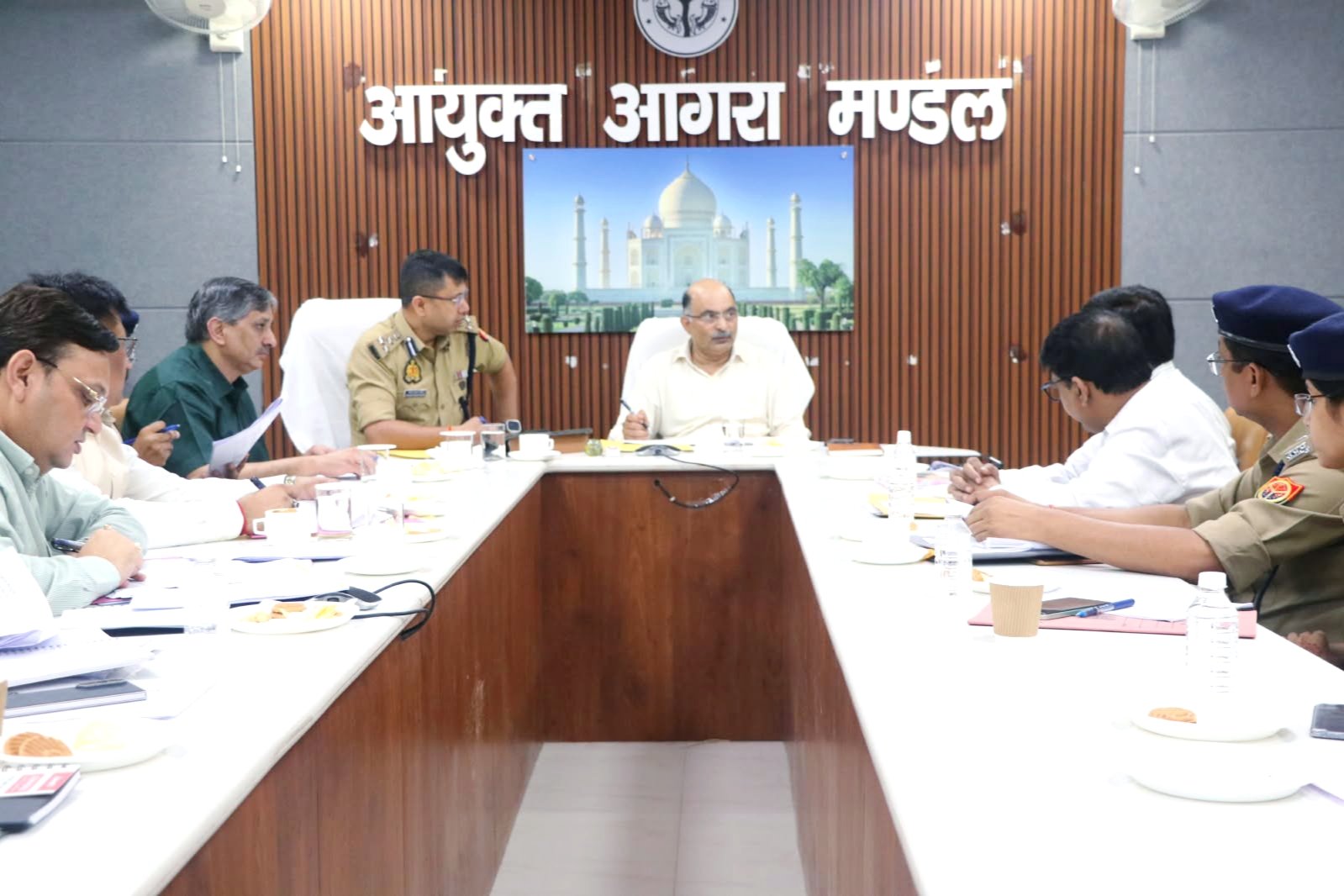 Divisional Commissioner Nagendra Pratap chairing the Road Safety Committee meeting in Agra