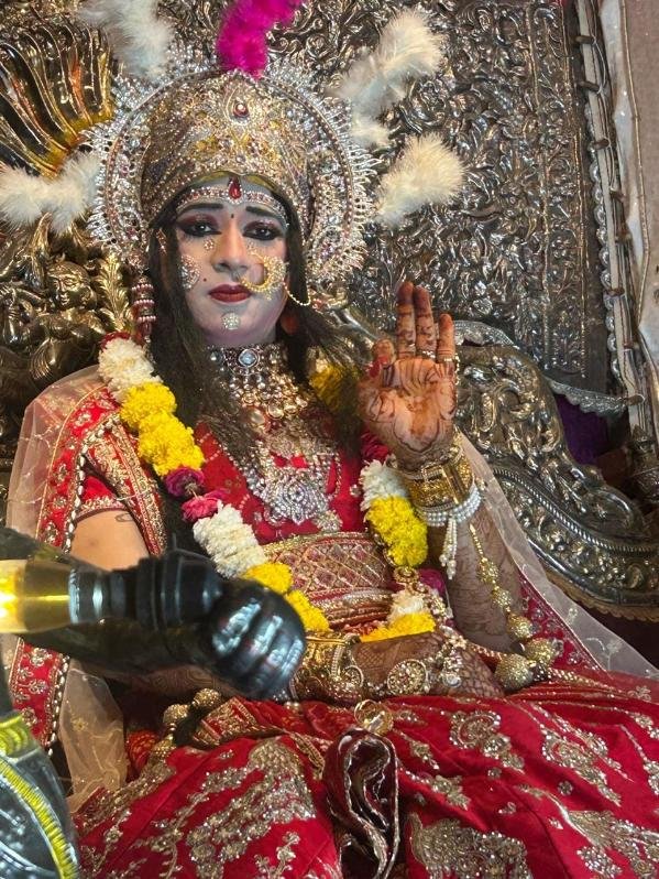 Emotional farewell of Goddess Sita at Janakpuri Mahotsav 2026 in Agra, depicting King Janak, Queen Sunaina and Sita's brothers during the traditional Vidai ceremony.